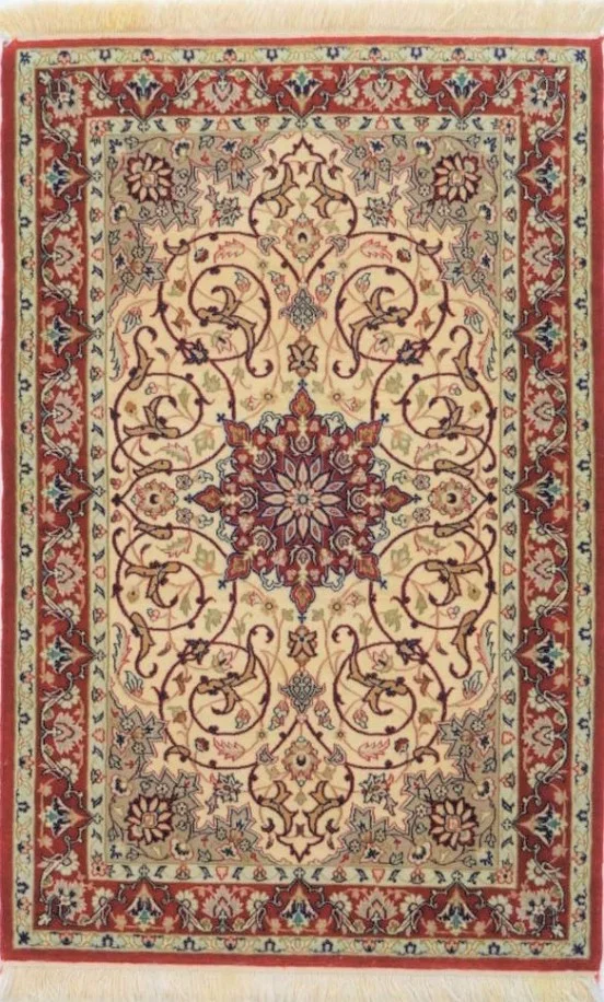 Foto esempio di un tappeto di un tappeto Esfahan persiano con crema e rosso