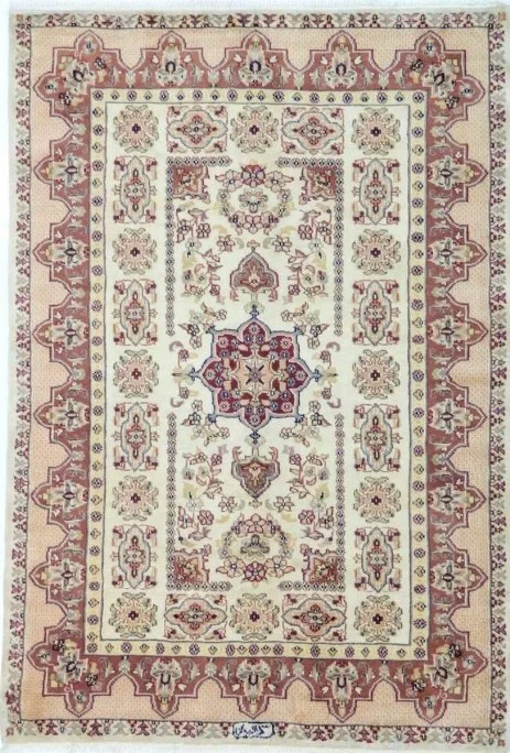 Foto esempio di un tappeto Islamabad fondo seta beige e rosa