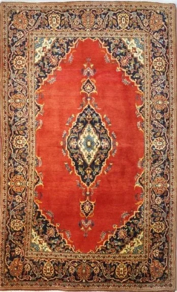 Foto esempio di un tappeto persiano Kashan con fondo rosso e cornice blu