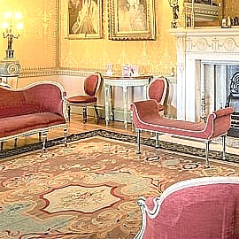 salotto arredato con tappeto aubusson di ingrocasa vendita tappeti persiani e orientali